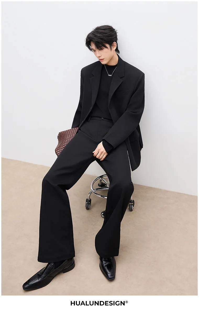 Short tailored jacket — On model 3